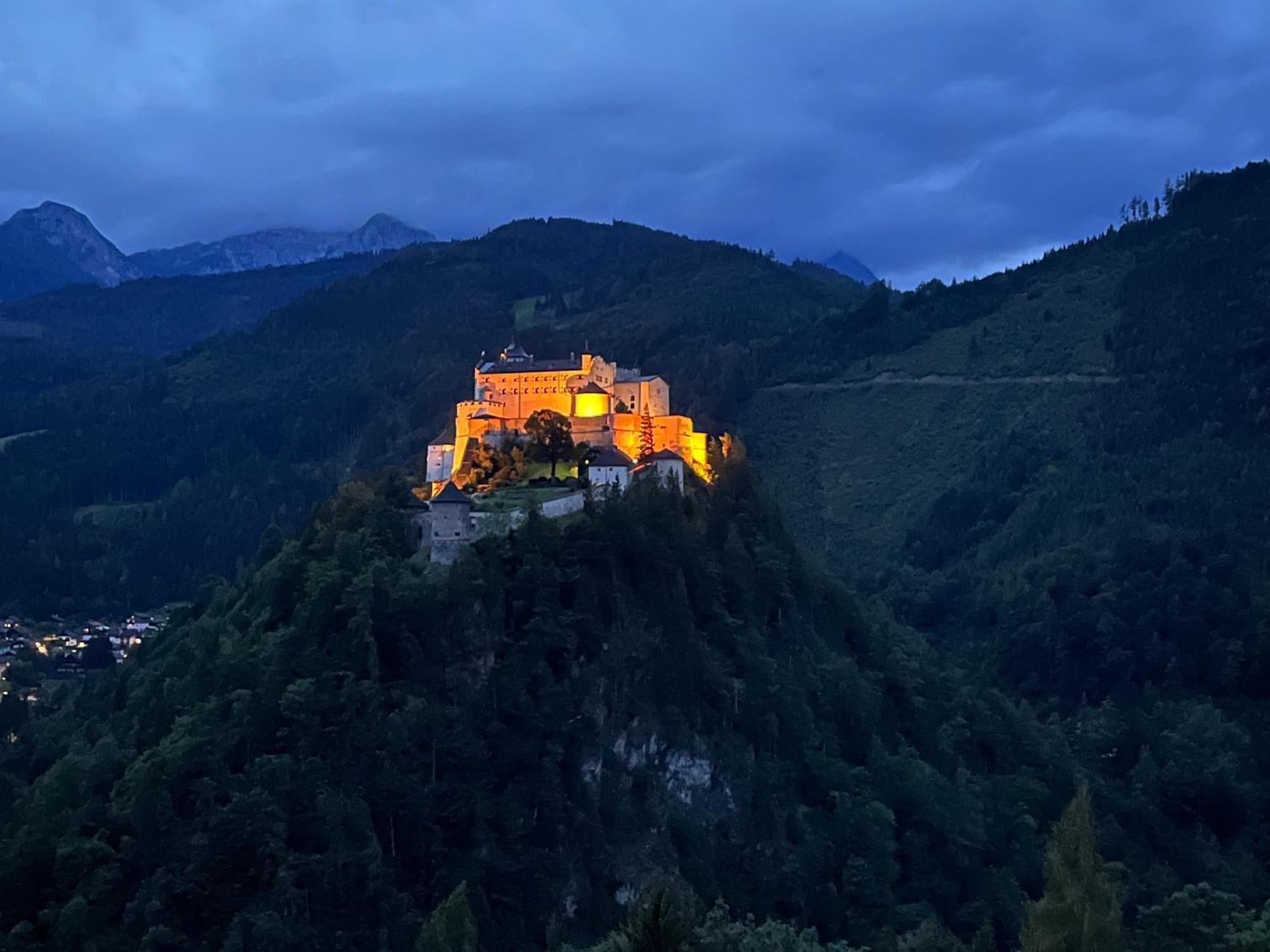 Haus Biechl Mit Blick Auf Die Burg Hohenwerfen 파르베르펜 외부 사진